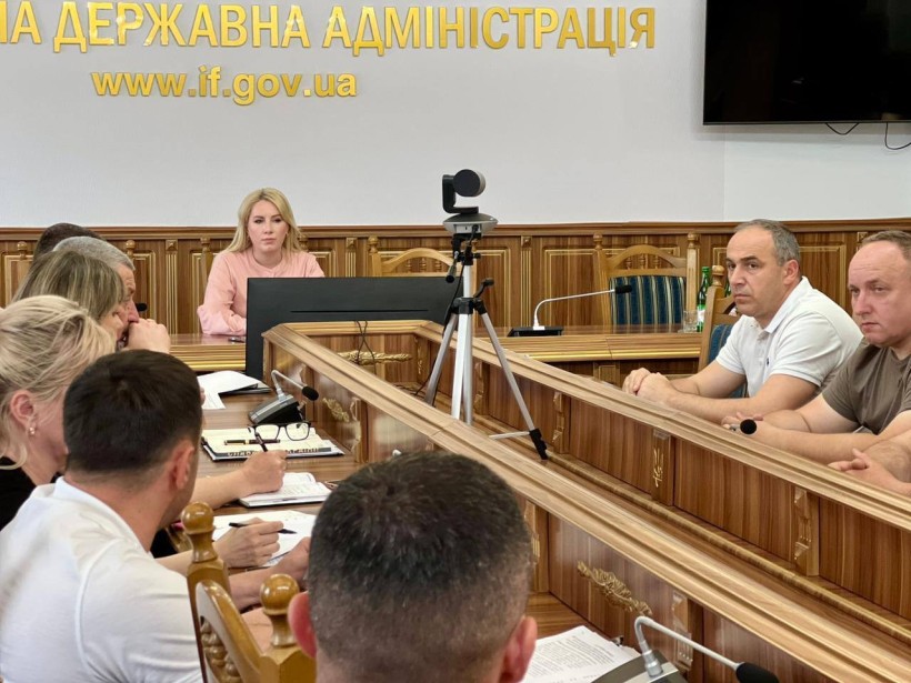 На зображенні учасники наради