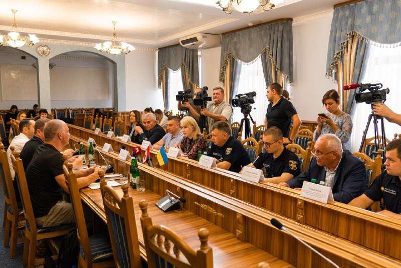 Фото без опису