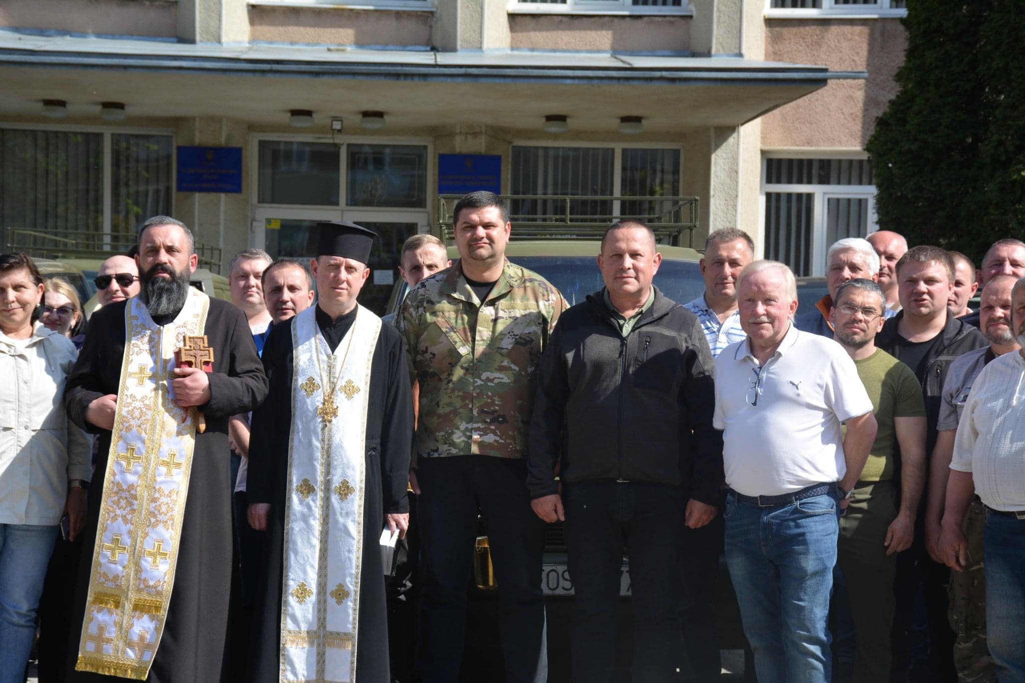 Від початку війни громада Надвірної вже передала до ЗСУ 26 автомобілів