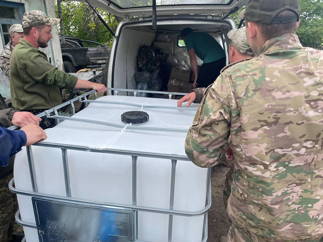 Від початку війни громада Надвірної вже передала до ЗСУ 26 автомобілів