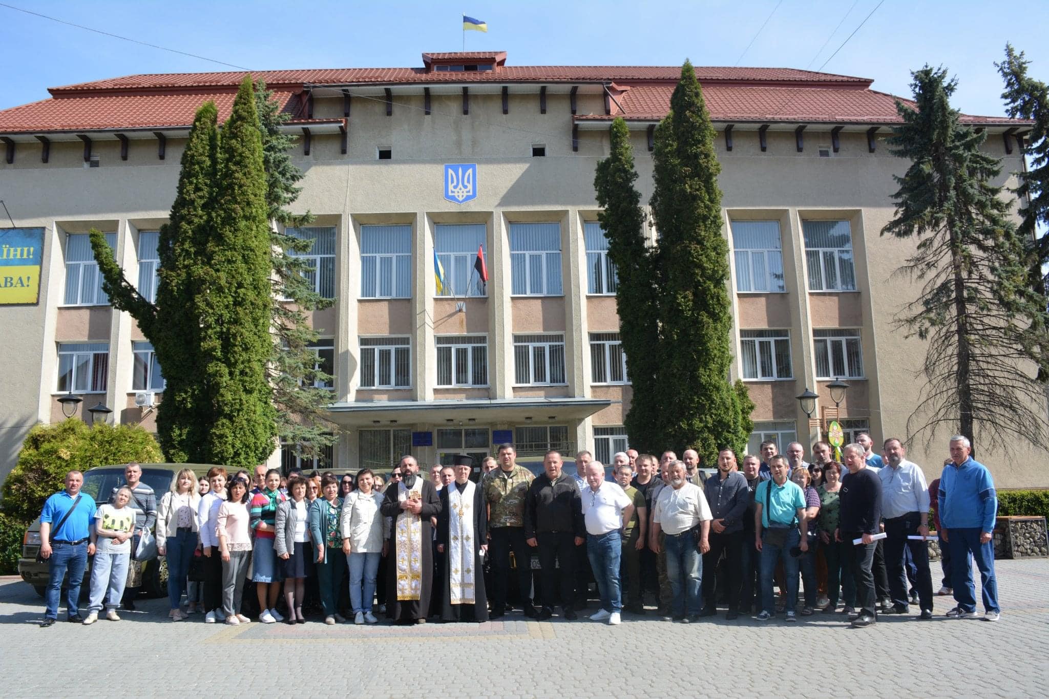 Від початку війни громада Надвірної вже передала до ЗСУ 26 автомобілів